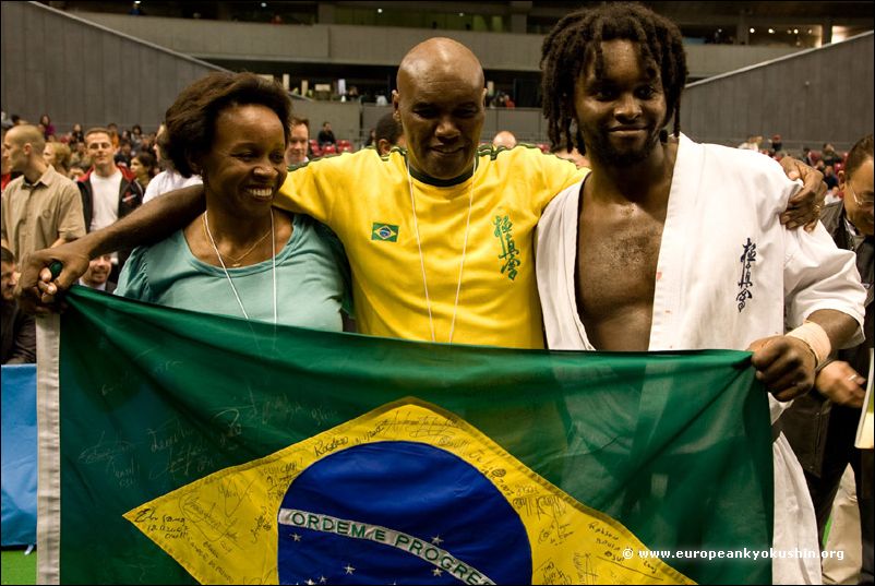 Ewerton Teixeira<br>with his parents