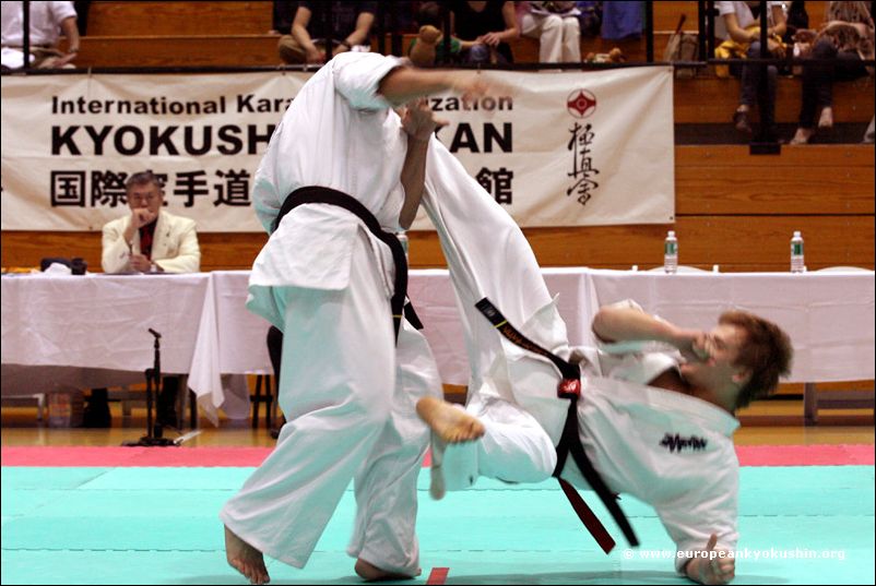 Andrei Chirkov (Russia)<br>do-mawashi-kaiten-geri