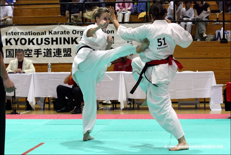 Julie Lamarre (Canada)<br>chudan-mawashi-geri