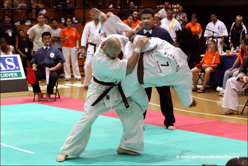 Claive Cordeiro (Brazil)<br>tobi-ushiro-mawashi-geri