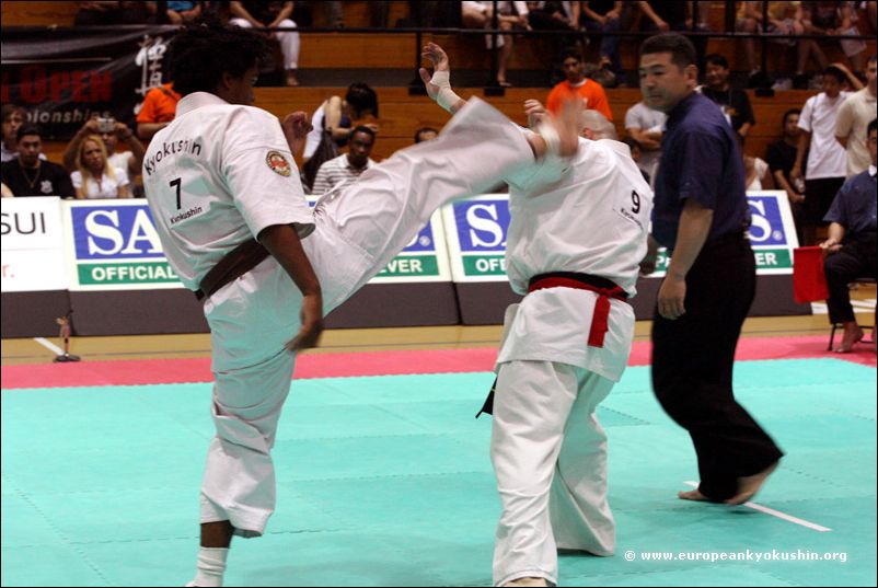 Claive Cordeiro (Brazil)<br>kakato-otoshi-geri