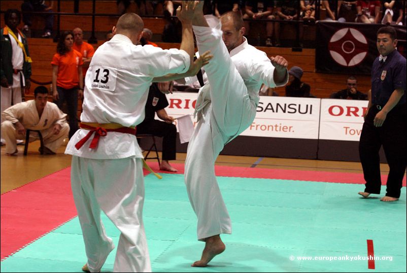 Krzysztof Habraszka (Poland)<br>kakato-otoshi-geri