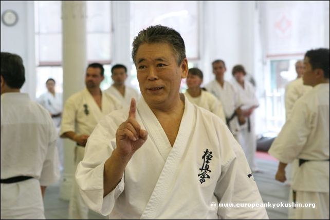 Shihan Isobe explaining