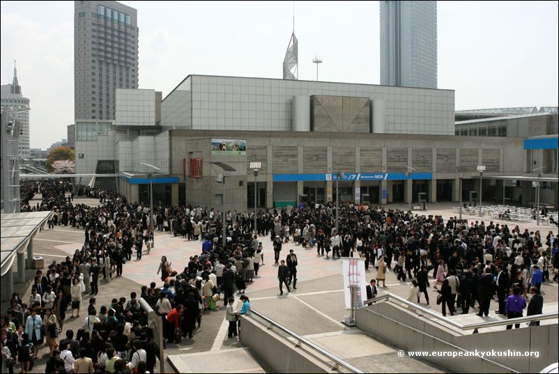 The crowd in front<br>of the hall