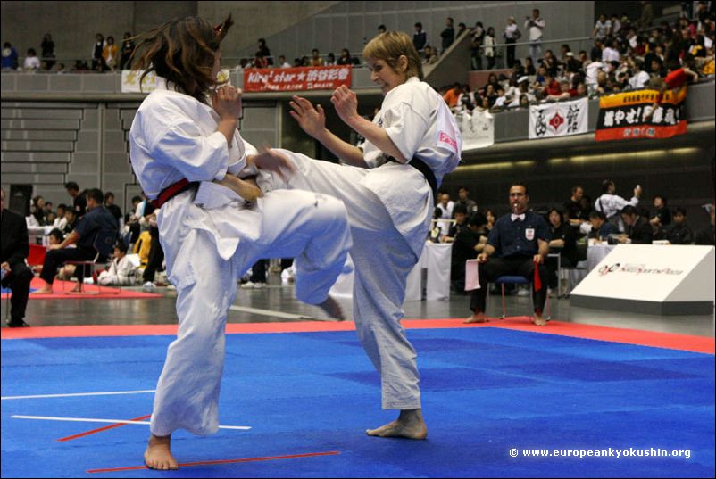 Ewa Pawlikowska<br>chudan-mawashi-geri