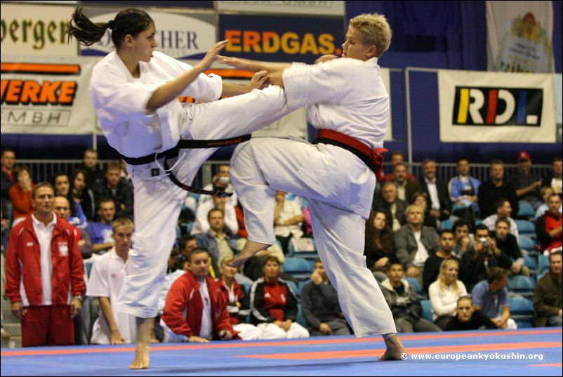 Cherneva<br>chudan-mawashi-geri